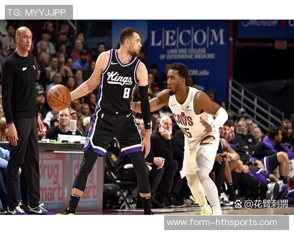 米切尔首节火力全开6投5中三分3中3独揽13分助攻抢断齐飞 米切尔首节火力全开6投5中三分3中3独揽13分助攻抢断齐飞