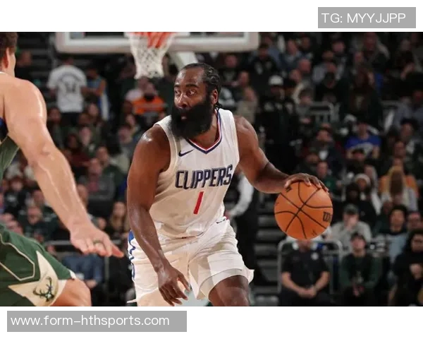 哈登半场表现低迷仅得6分助攻却有8次助攻球队面临挑战